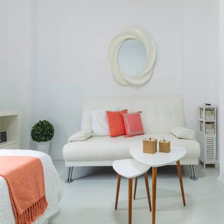 Lovely Studio At The City Heart! 马拉加 外观 照片