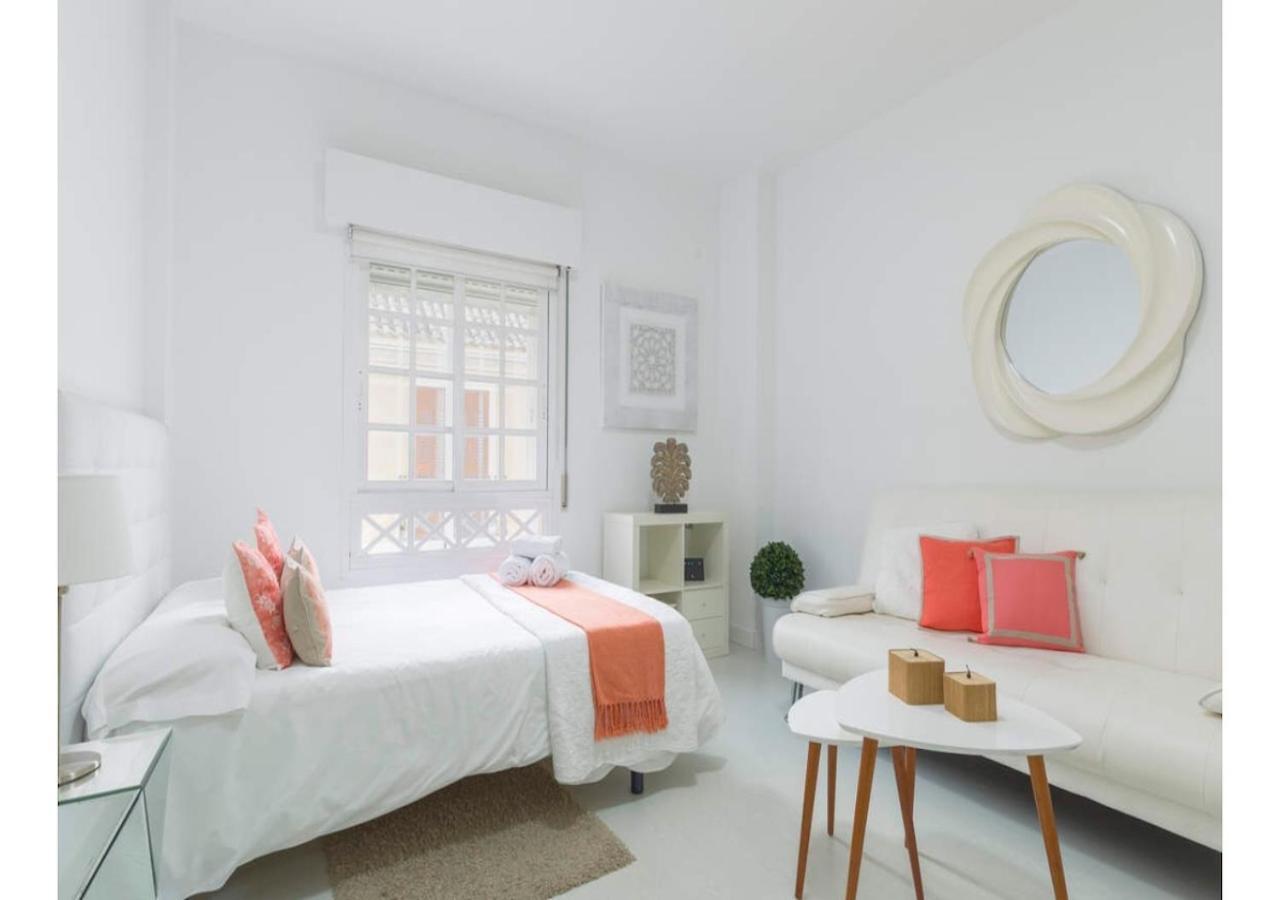 Lovely Studio At The City Heart! 马拉加 外观 照片