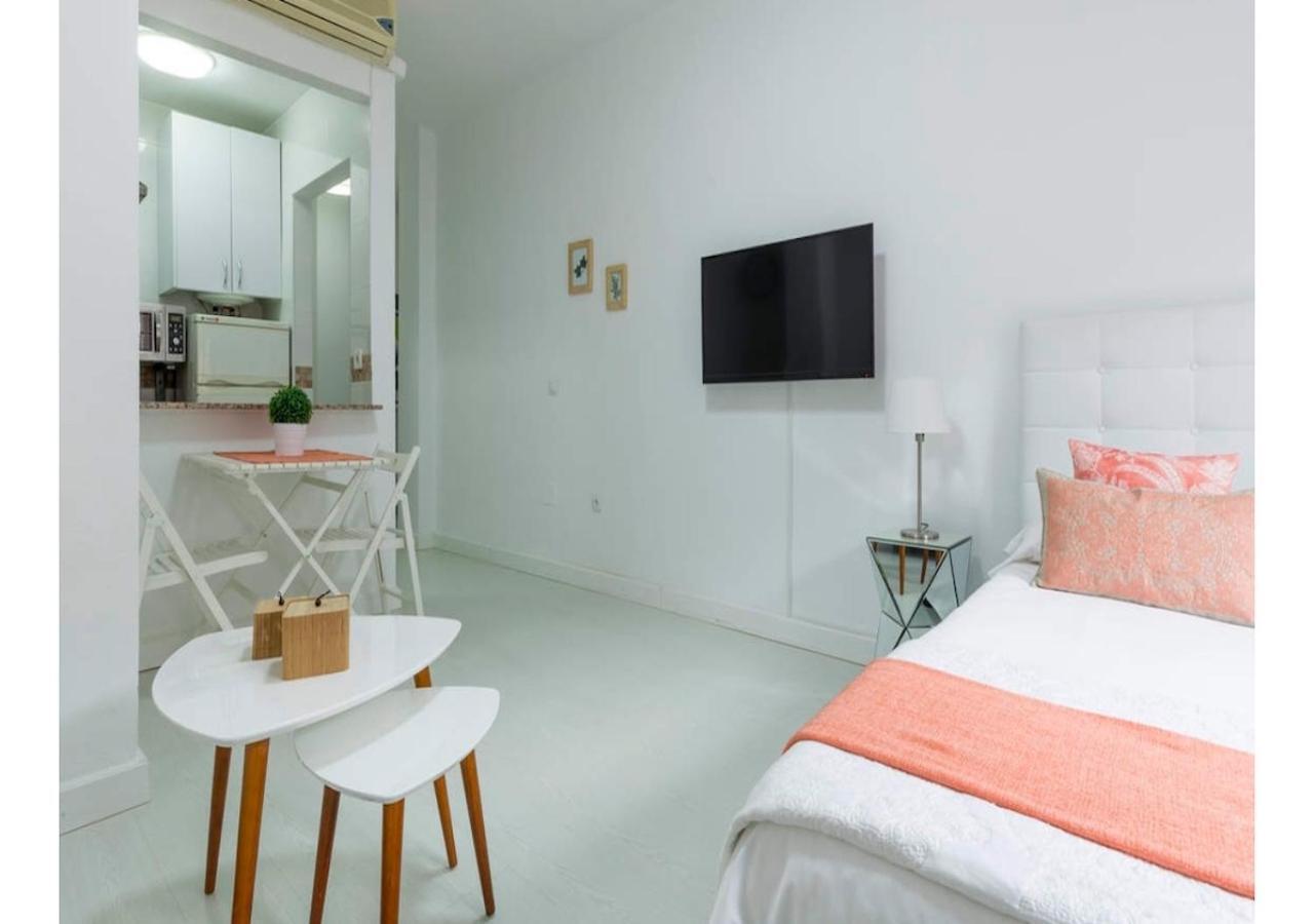 Lovely Studio At The City Heart! 马拉加 外观 照片